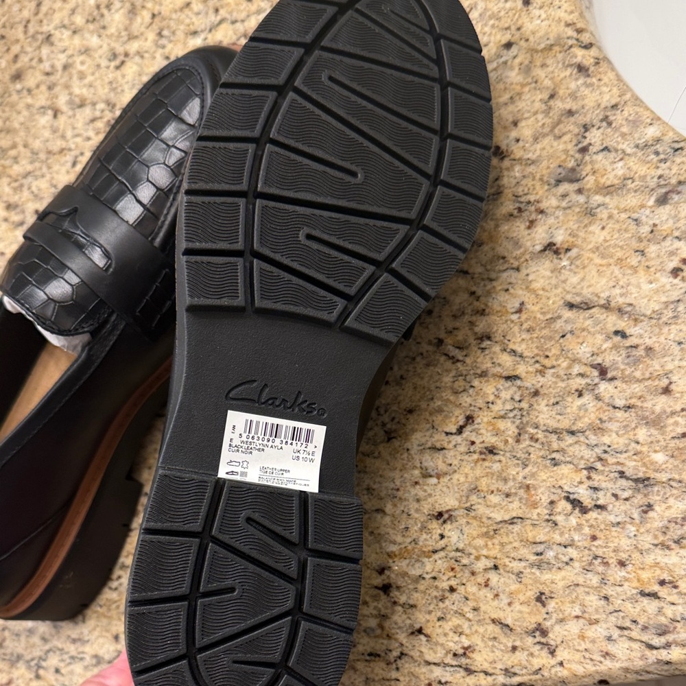 Clarks Black Croc-Embossed Loafers for Women - Picture 2 of 5